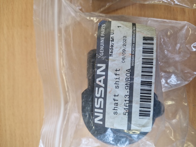 NISSAN 546139NR0A Втулка стабилизатора переднего в наличии Одесса