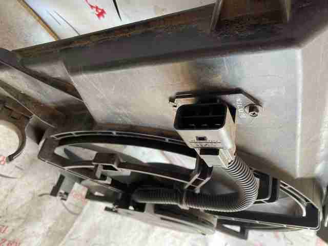 Рамка радиатора охлаждения 253503R175 HYUNDAI