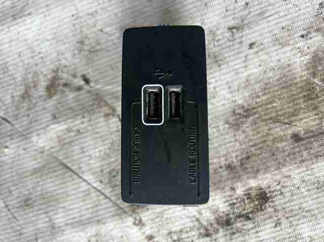 USB-разветвитель 31407038 VOLVO