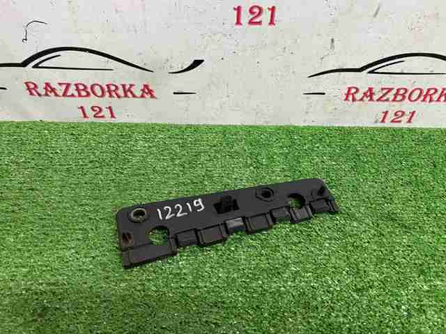 Кронштейн наружной накладки порога правой 31448917 VOLVO