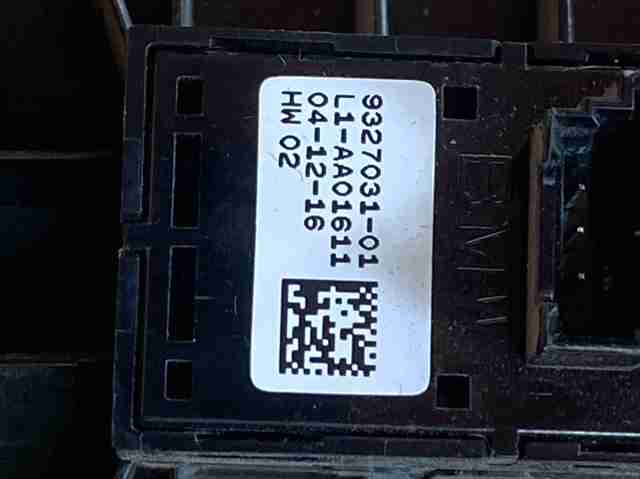 Кнопка подъемника переднего правого стекла 61319327031 BMW