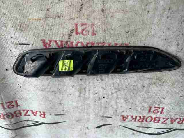8064806 BMW Накладка крыла переднего правого купить в Кривой Рог
