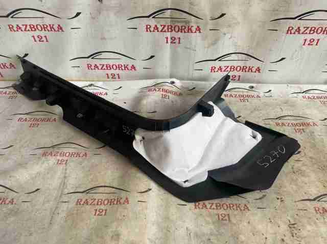 Обшивка стойки кузова внутренняя, передняя правая 80B867272C VAG