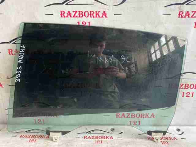 Стекло двери задней левой 823014RA0A NISSAN