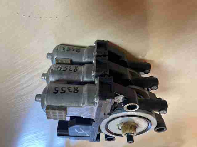 Мотор стеклоподъемника водительской двери 82450C1010 HYUNDAI