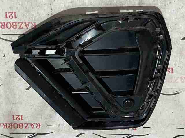 Решетка бампера переднего правая 83A807682D VAG