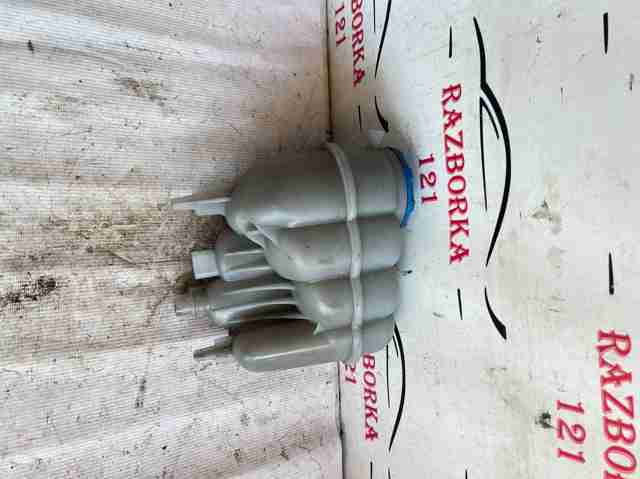 Бачок расширительный 8W0121405E VAG