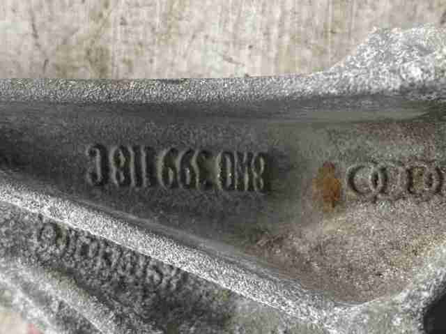 Кронштейн подушки КПП 8W0399118C VAG