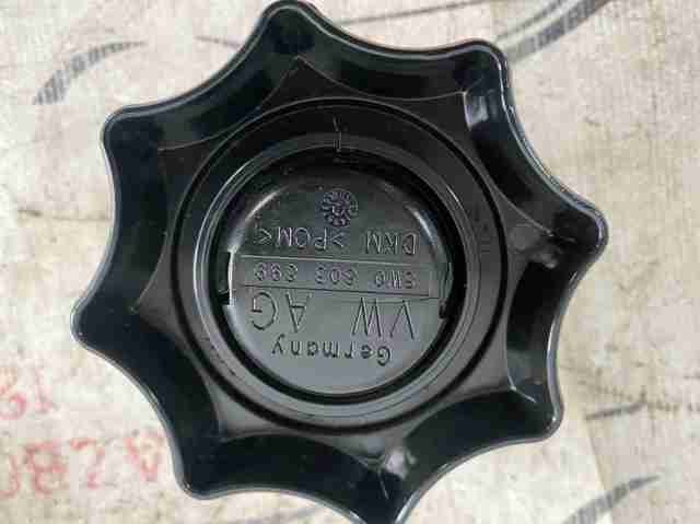 8W0803899 VAG Болт креплення запасного колеса купить в Кривой Рог