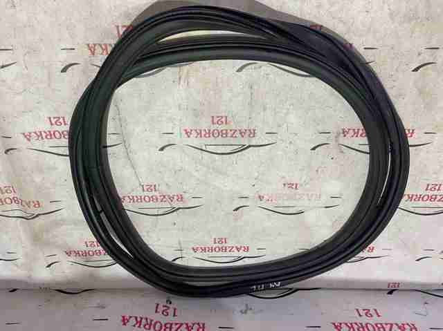 Уплотнитель двери передней, на (кузове) 8W0831721A VAG