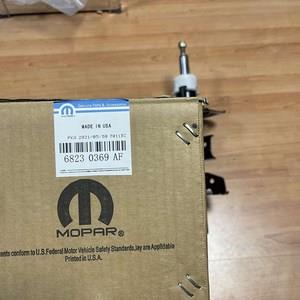 Передний правый амортизатор 5168588AE CHRYSLER