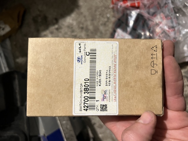 427003B010 HYUNDAI Датчик режимов работы АКПП купить в Львов