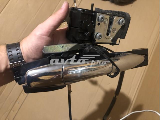 Замок задней двери, правой 825001CA0A NISSAN