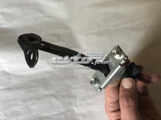 Ограничитель открывания дверей KD5358270B MAZDA