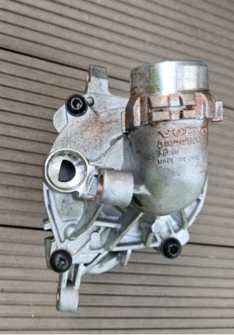 Насос системы охлаждения 32252604 VOLVO
