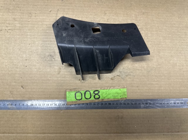 Правое крепление переднего бампера 108417000B Tesla Model