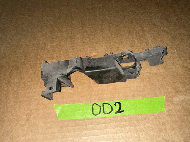 Направляющая переднего бампера, правая 4G0807284 DIAMOND