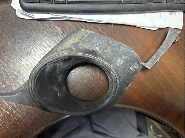 8148153030 TOYOTA Ободок (окантовка) фары противотуманной правой купить в Кривой Рог