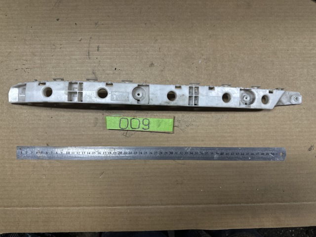 Направляющая заднего бампера, правая 852204BA1A NISSAN