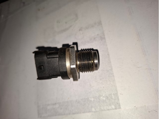 0281002863 BOSCH Датчик давления топлива купить в Чернигов