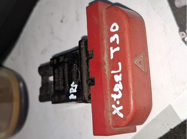 Кнопка включения аварийного сигнала 252908H300 NISSAN