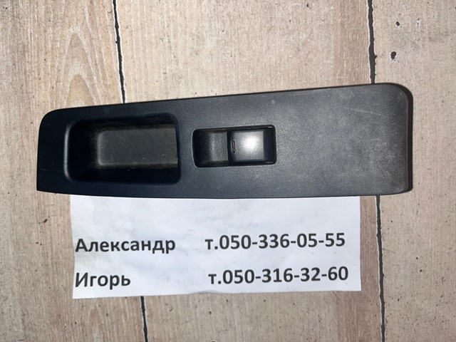 Кнопка стеклоподъемника передняя правая 25411JG000 NISSAN