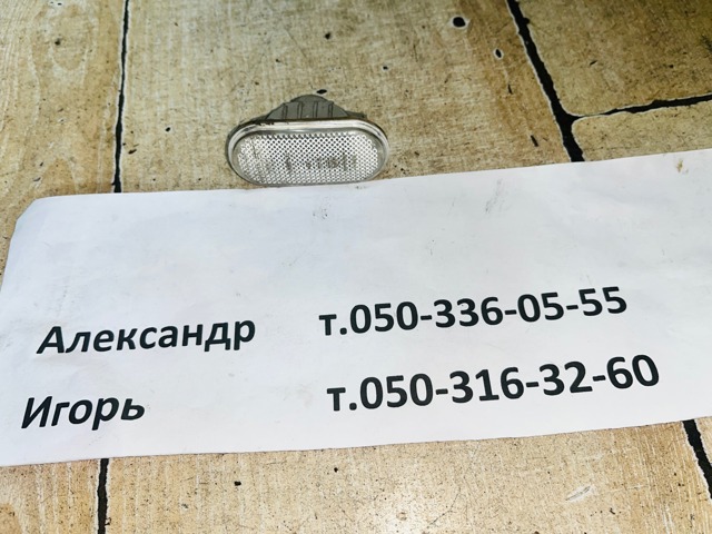 Повторитель поворота в крыло Nissan Tiida