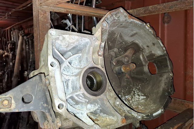 Коробка передач в сборе с главной передачей и дифференциалом 32010EQ068 NISSAN