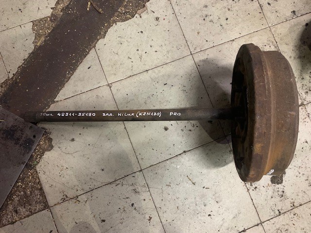 Полуось задняя 4231135190 TOYOTA