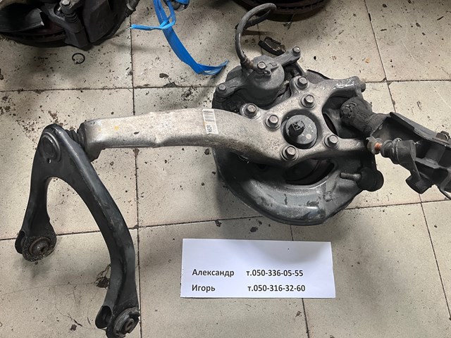 Кулак поворотный передний правый 4320153010 TOYOTA