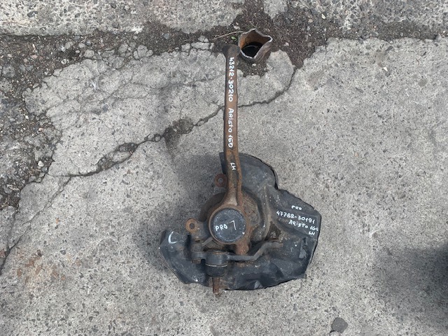 Цапфа передняя левая 4321230210 TOYOTA