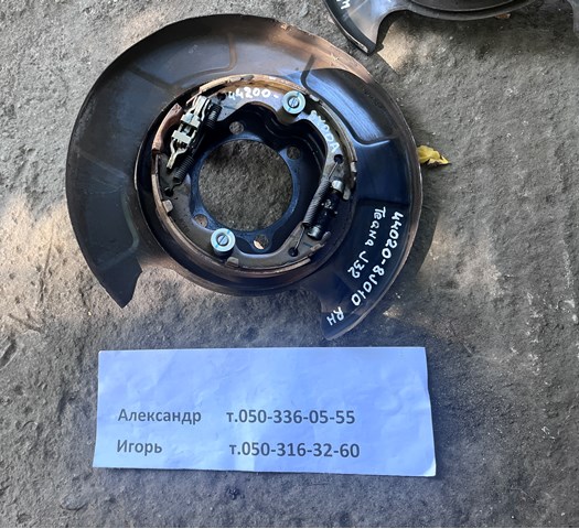 Щиток тормозного диска заднего правый 440208J010 NISSAN