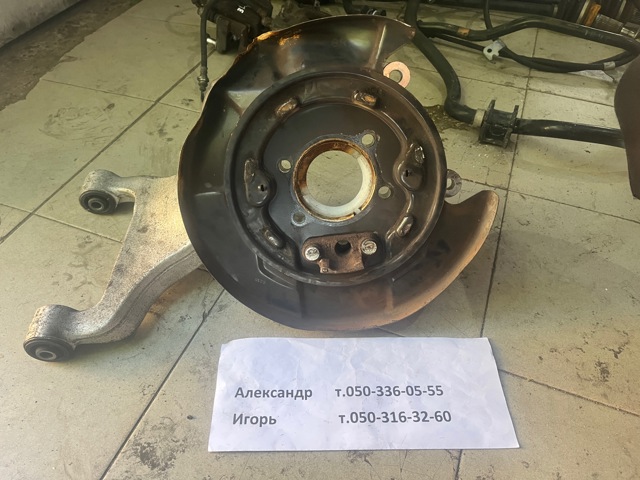 Пыльник тормозного диска заднего правый 44020WL001 NISSAN