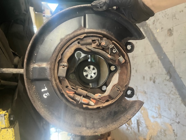 44030CY01A NISSAN Защита тормозного диска заднего левая купить в Винница