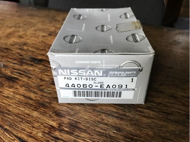 Колодки тормозные задние, дисковые 44060EA091 NISSAN