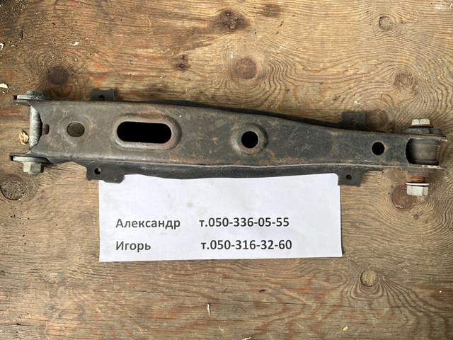 Балансир задний нижний, правый 4873030080 TOYOTA