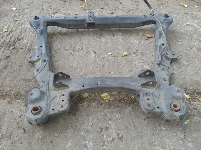 Поперечина передней подвески 5110033070 TOYOTA