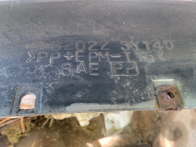 Бампер передний 620223Y140 NISSAN