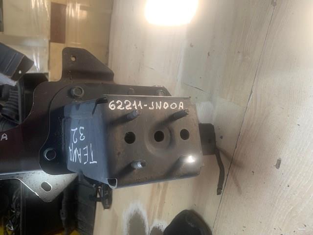 Кронштейн усилителя переднего бампера 62211JN00A NISSAN