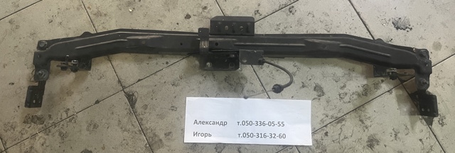 Кронштейн бампера переднего, центральный 62290JN20A NISSAN