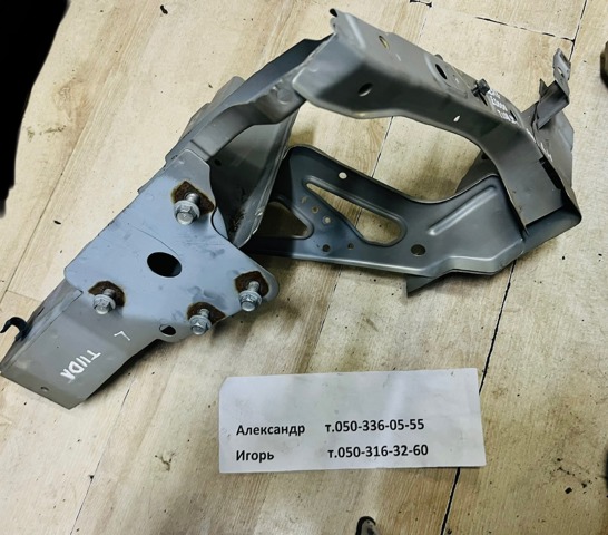 Кронштейн радиатора верхний, левый 62513ED000 NISSAN