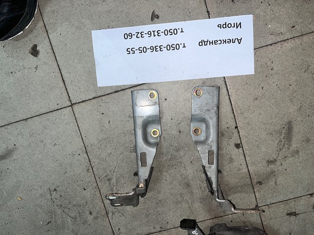 Петля капота, правая 654002Y000 NISSAN