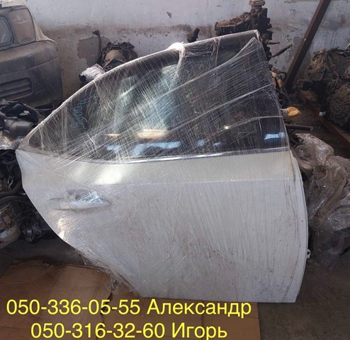 Уголок задней правой двери 6812353110 TOYOTA
