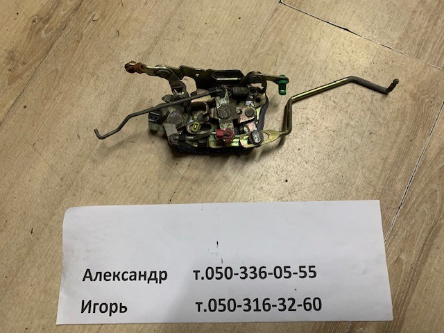 Замок двери водителя 6932026020 TOYOTA