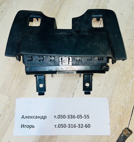 Подушка безопасности защиты коленей 7390005010B0 TOYOTA