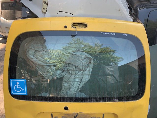 Стекло крышки багажника 7700354815 NISSAN