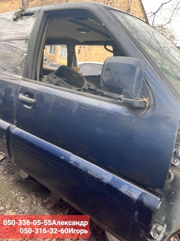 Стекло передней правой двери 803002X000 NISSAN