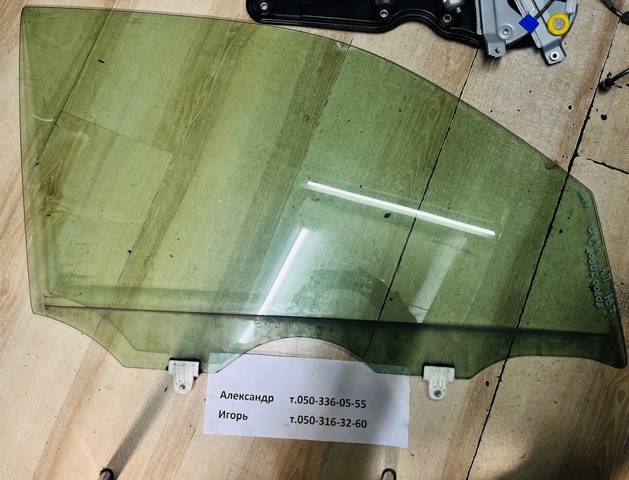 Стекло передней правой двери 80300JG00E NISSAN
