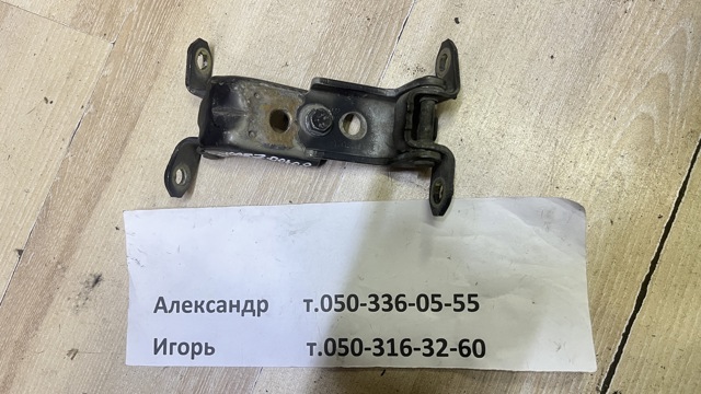 Шарнир передней левой двери 80400ZB00A NISSAN