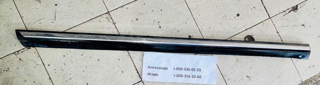 Молдинг двери передней левой нижний 808779Y010 NISSAN